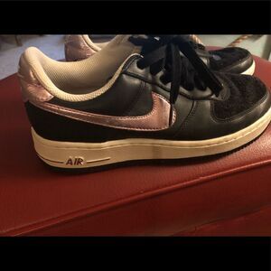 Nice Nike Air sneakers size 8